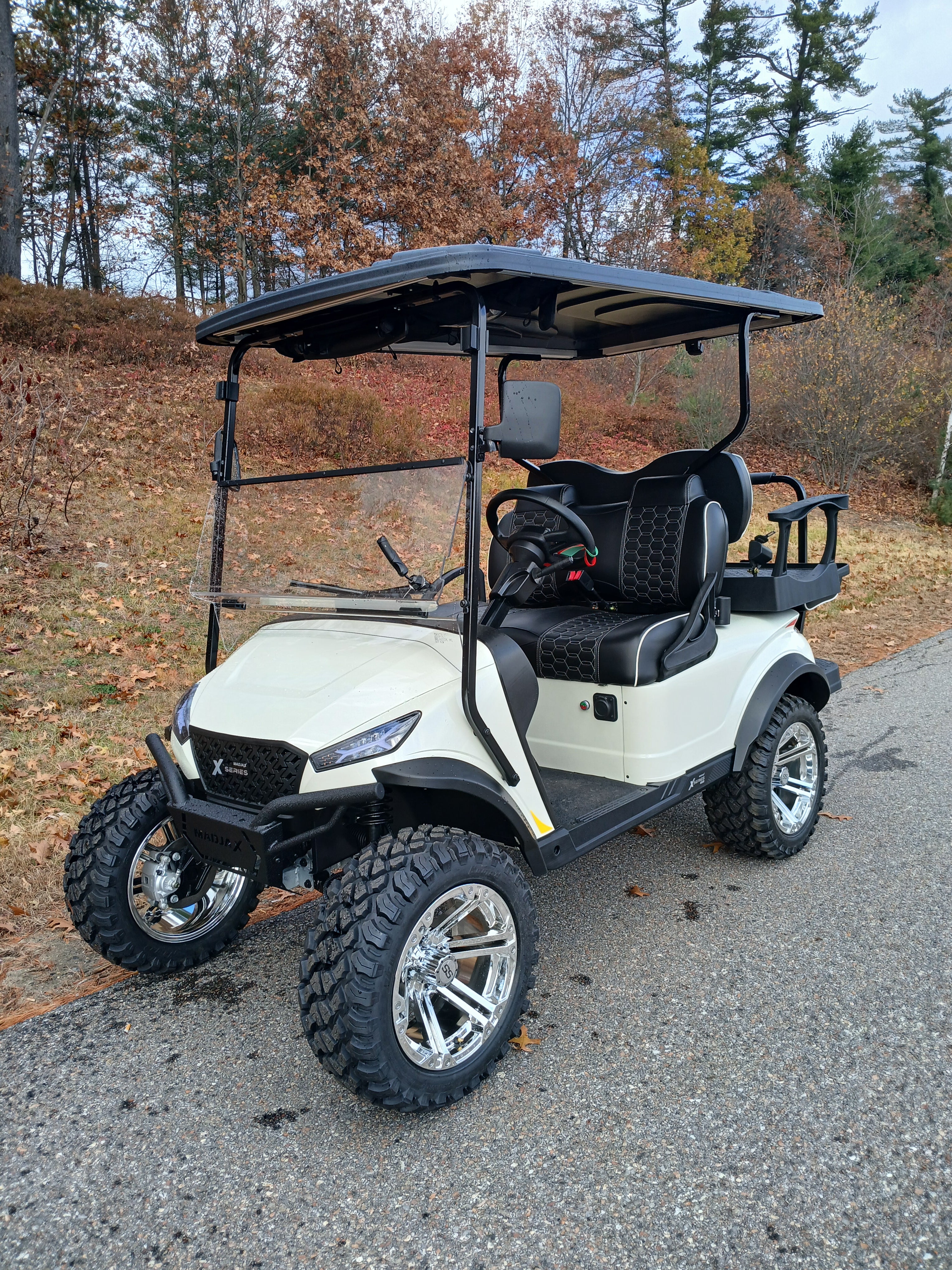 New 2025 Madjax XSeries Lithium 4 Passengers