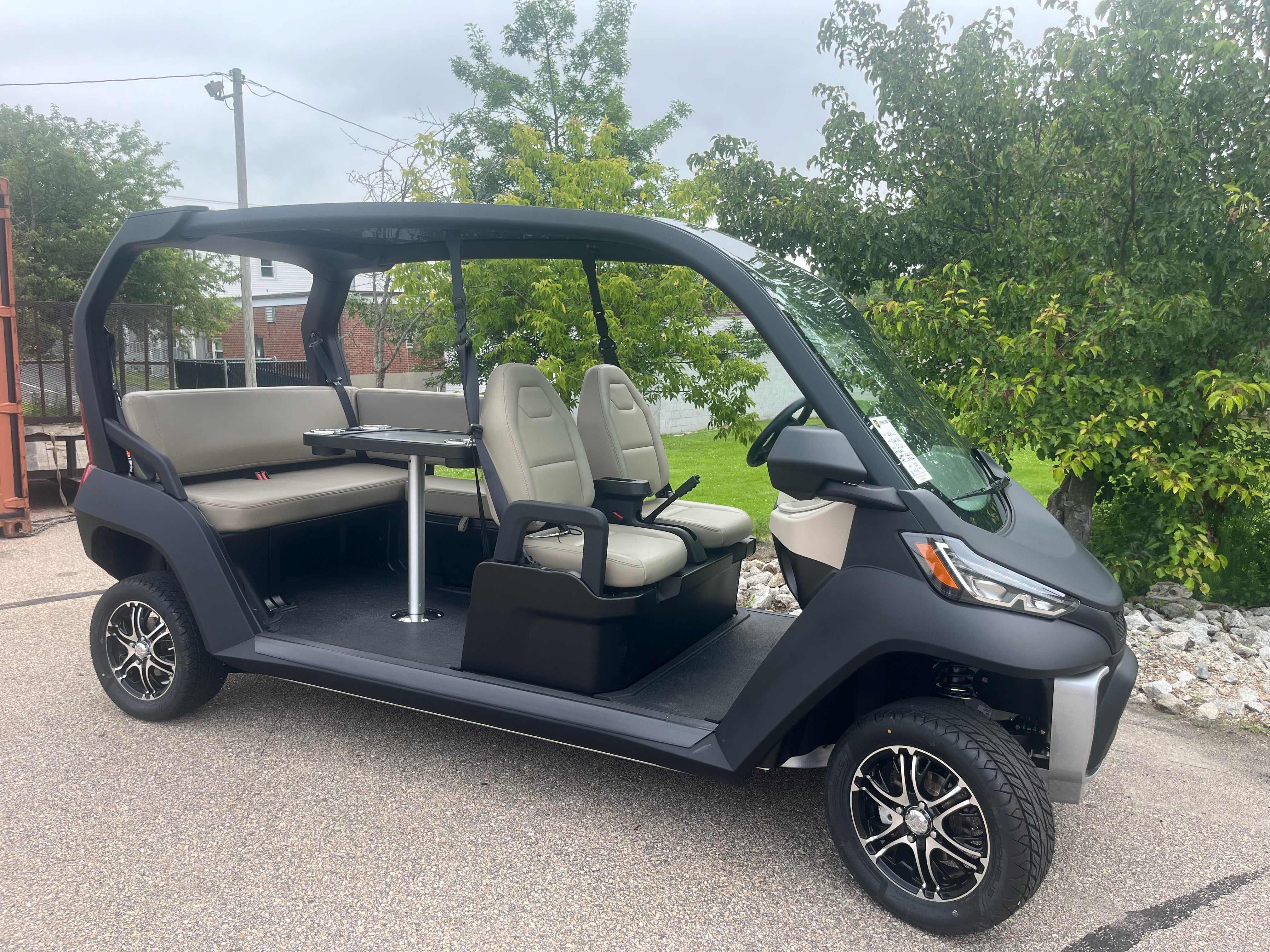 New 2025 Club Car CRU Electric FLA 6 Passengers