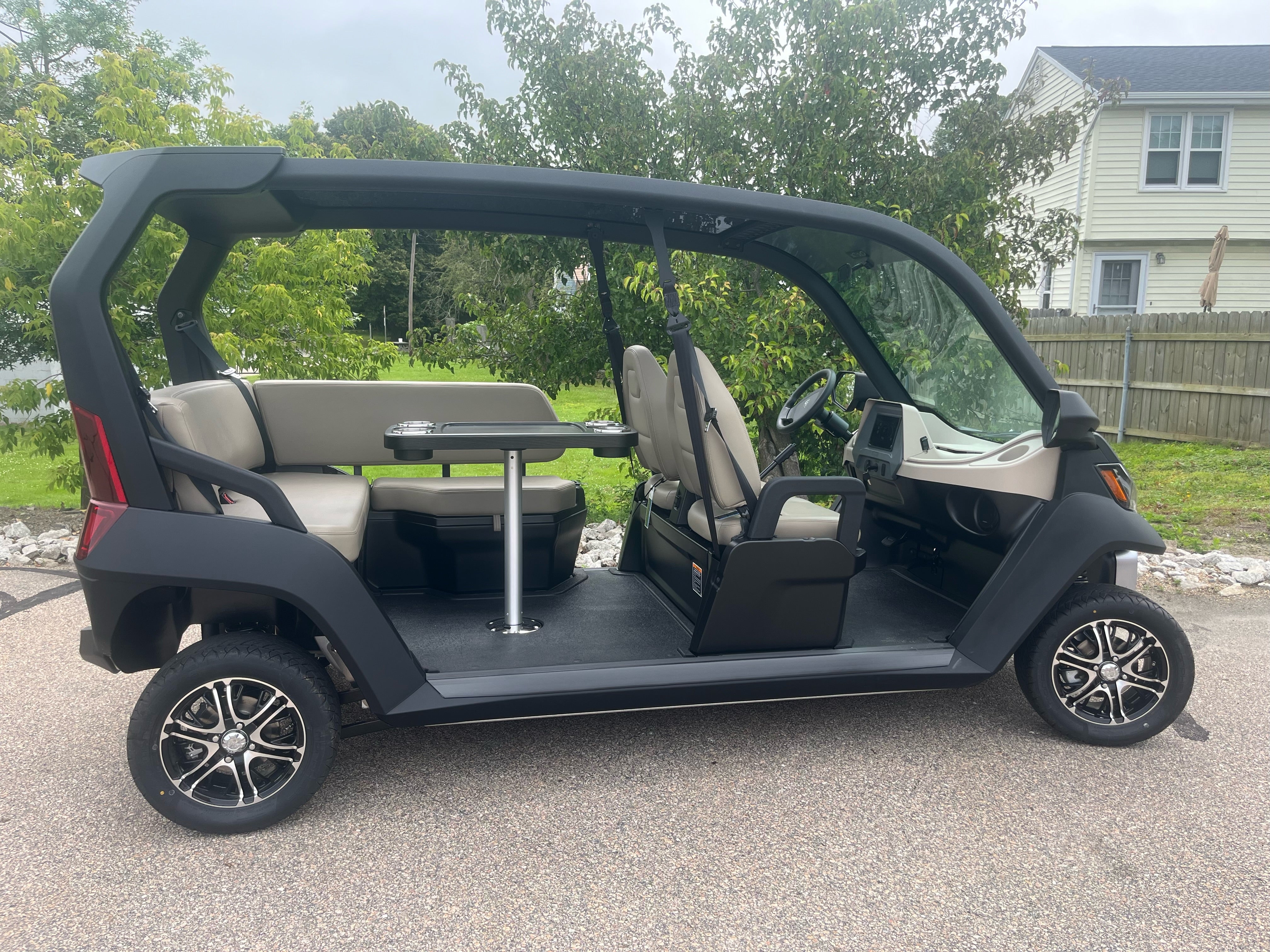 New 2025 Club Car CRU Electric FLA 6 Passengers