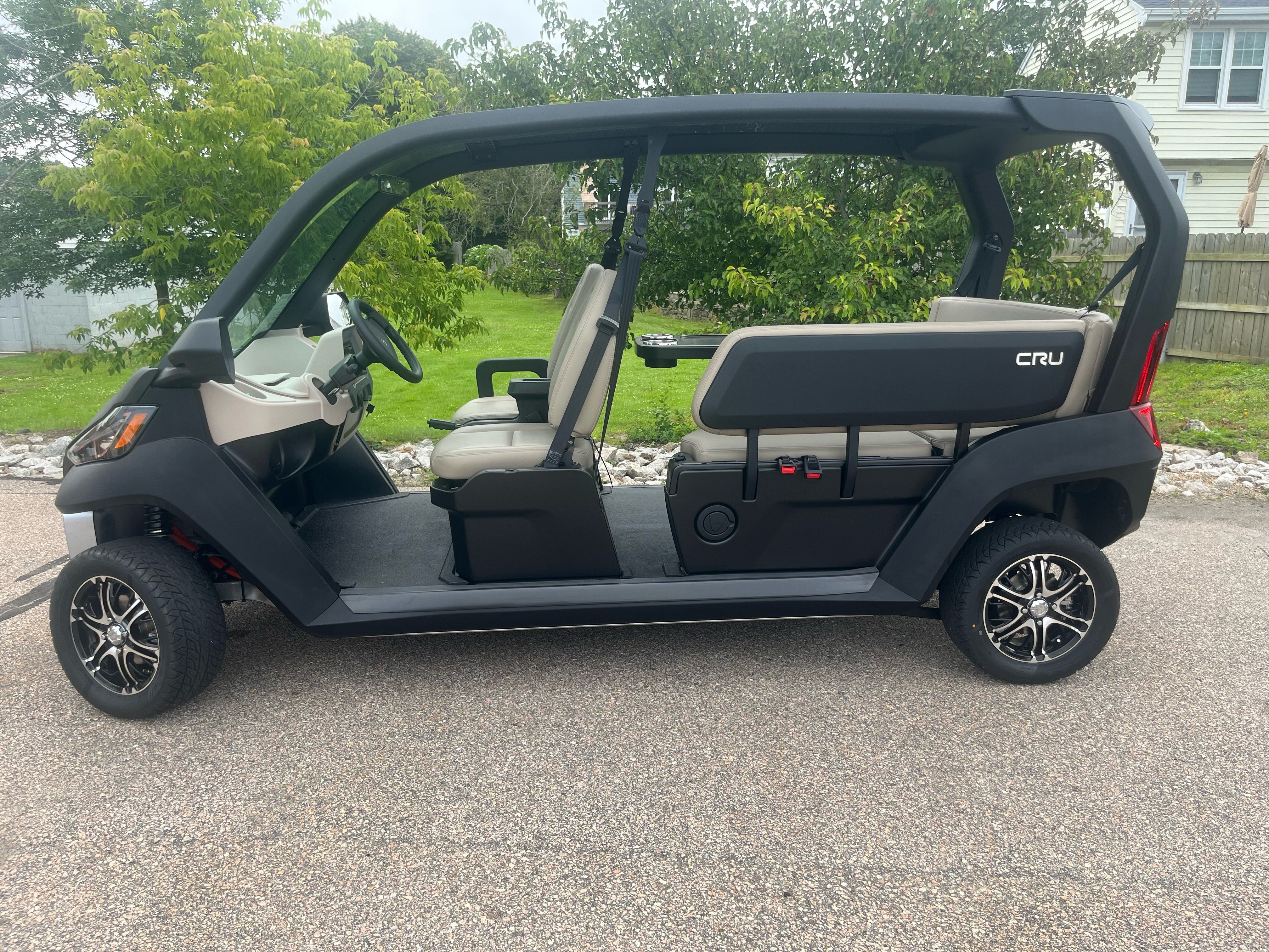 New 2025 Club Car CRU Electric FLA 6 Passengers