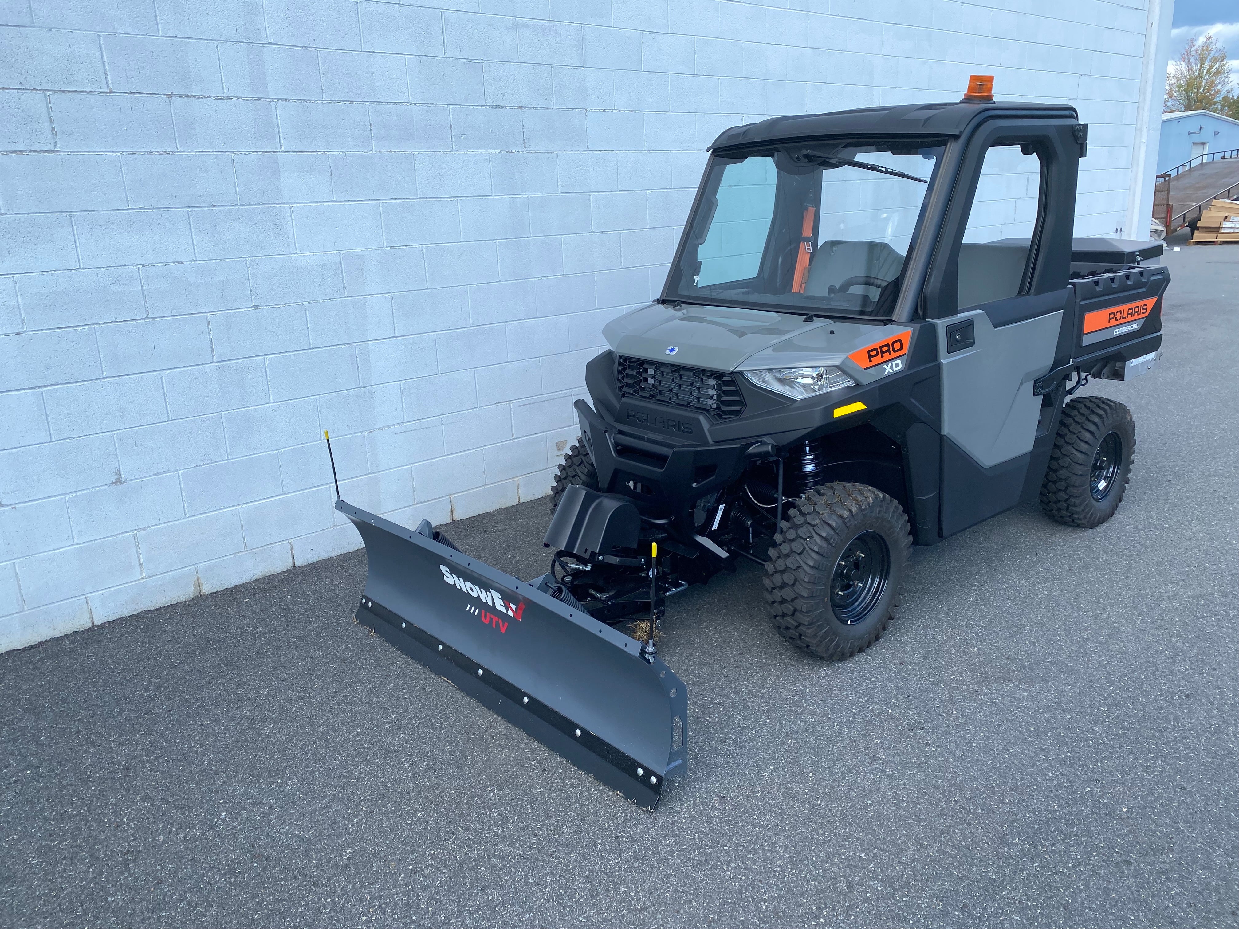 2023 POLARIS PRO XD GAS MID SIZE GRAY PLOW AND SPREADER
